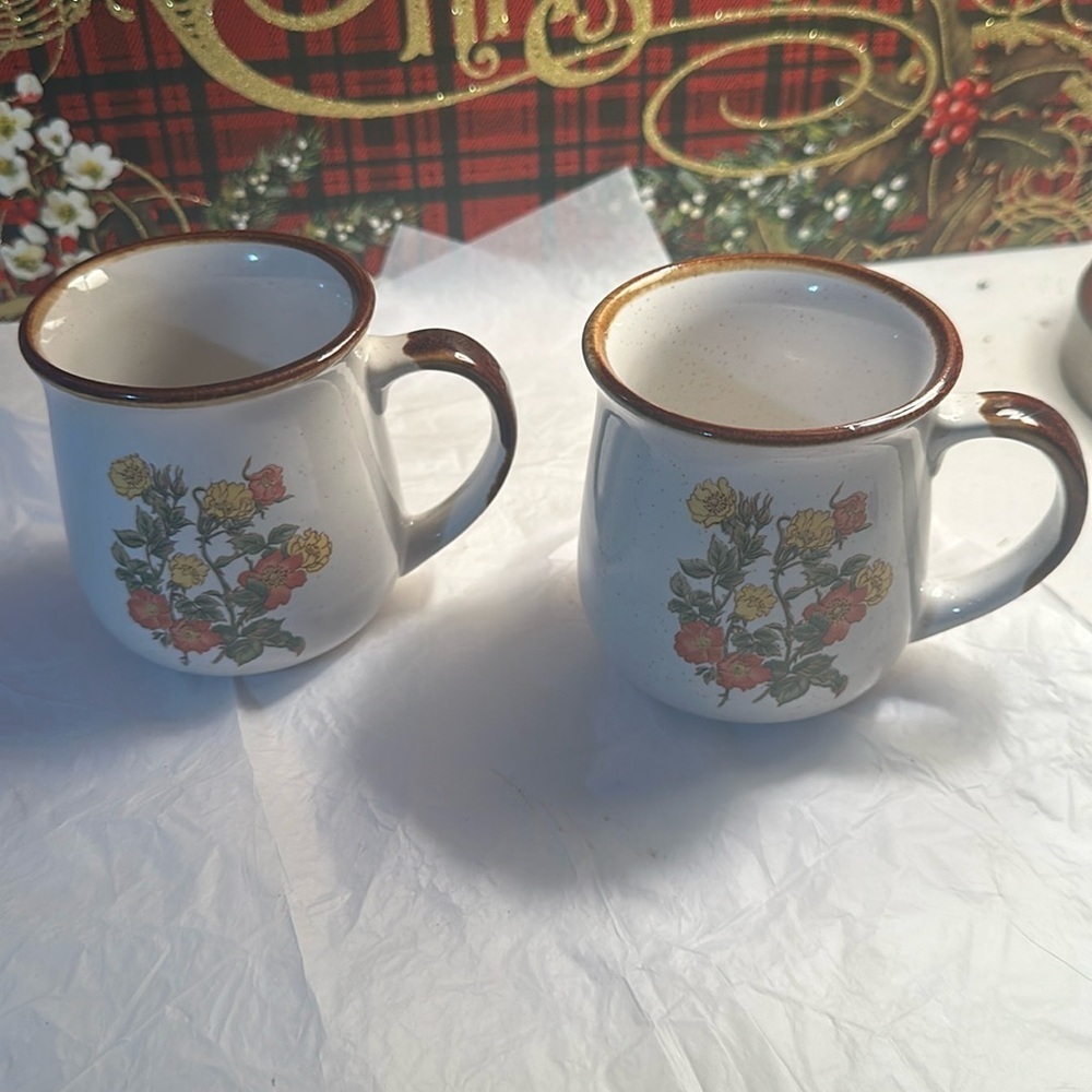 Set of two Korea coffee cups